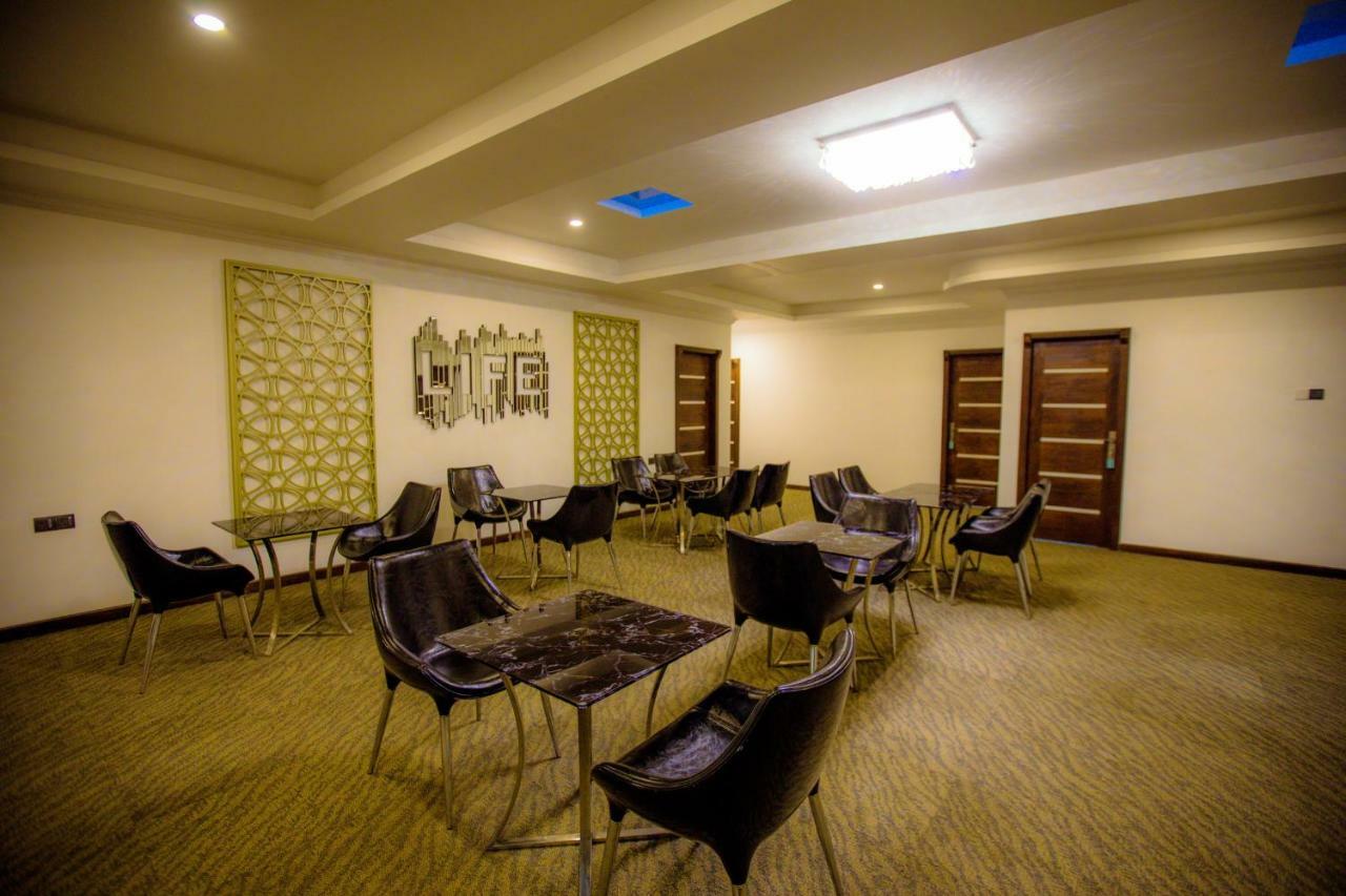 Huddle Hotel Nuwara Eliya Buitenkant foto